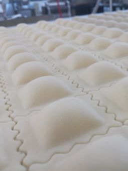 Ravioles cuadrados de doble lámina producido con Italgi RAV250DS